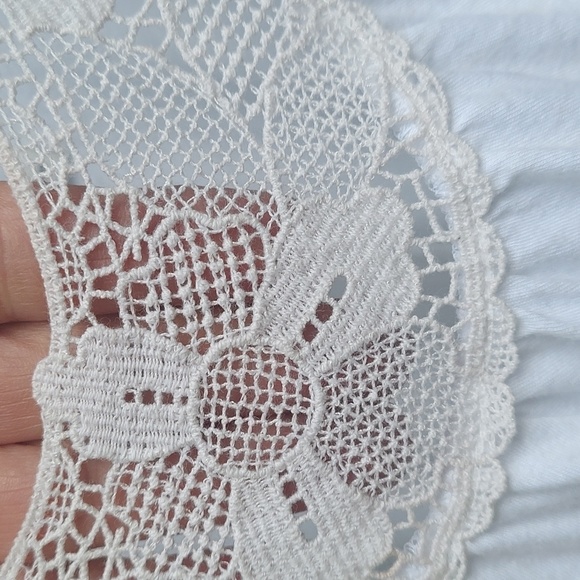 American Eagle Outfitters White Flutter Sleeve Lace Blouse Top Sz XS - Picture 4 of 9